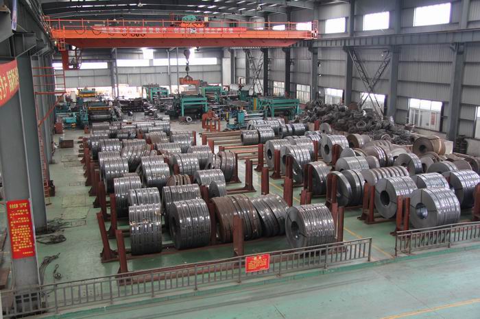 熱(re)軋縱(zong)剪(jian)機組與成(cheng)品(pin)